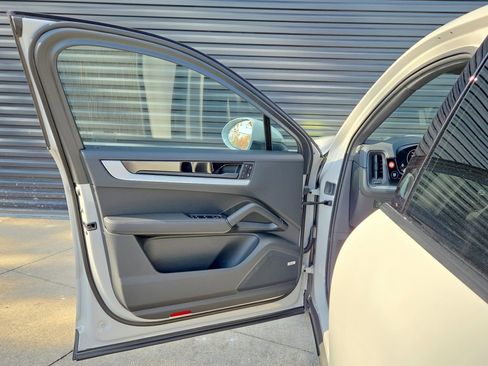 New 2026 Porsche Cayenne Coupe image 6