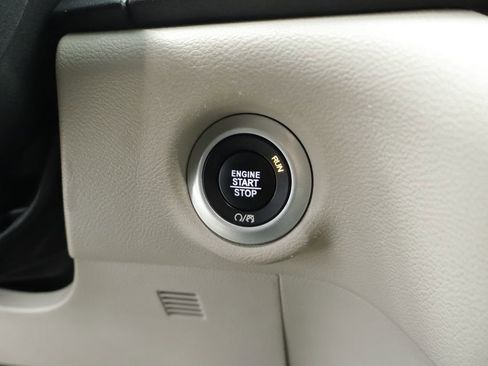 Certified 2023 Chrysler Pacifica Touring-L FWD image 30