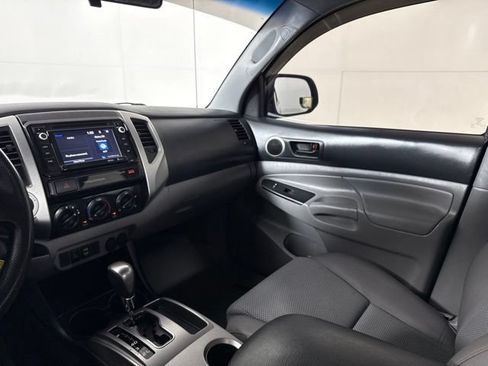 Used 2015 Toyota Tacoma 4x4 Double Cab w/ TRD Off-Road Package image 26