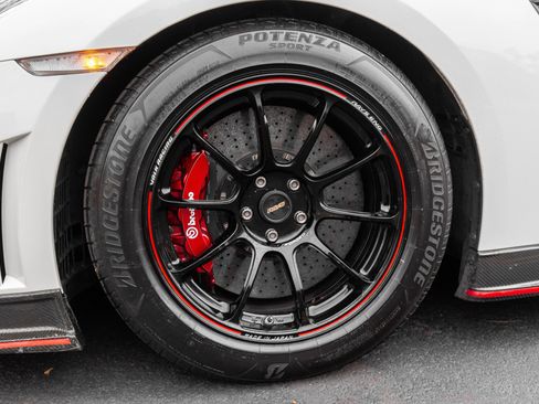 Used 2016 Nissan GT-R NISMO image 4