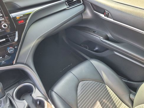 Used 2023 Toyota Camry SE FWD image 11