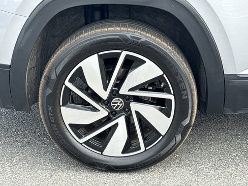 Used 2025 Volkswagen Atlas SE FWD image 17