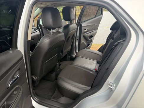 Used 2020 Buick Encore Preferred image 18