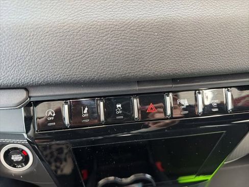 Used 2024 Jeep Grand Cherokee Laredo AWD/4WD image 21
