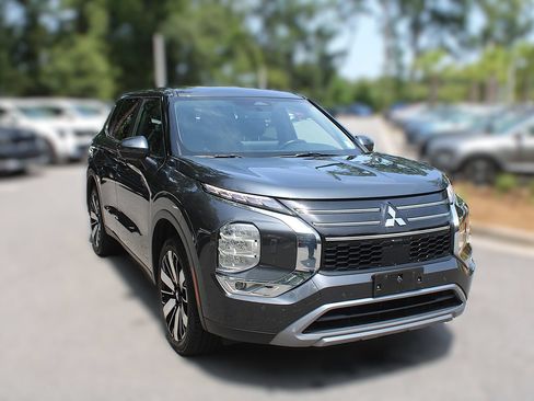 Used 2025 Mitsubishi Outlander SE AWD/4WD image 16