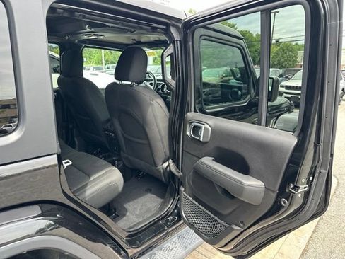 Used 2019 Jeep Wrangler Unlimited Sahara w/ Cold Weather Group AWD/4WD image 14