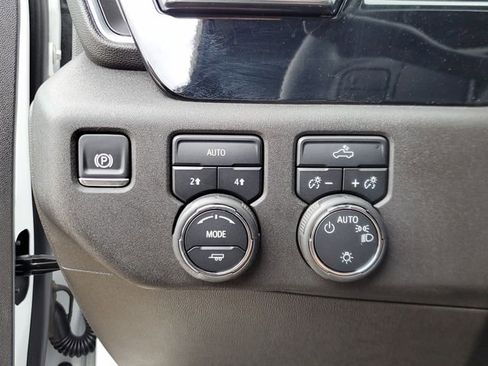 Used 2025 Chevrolet Silverado 1500 LT image 20