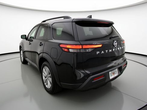 Used 2025 Nissan Pathfinder SV image 6