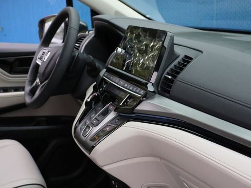 New 2026 Honda Odyssey Touring image 10