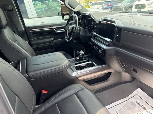 Used 2024 Chevrolet Silverado 1500 LTZ image 4