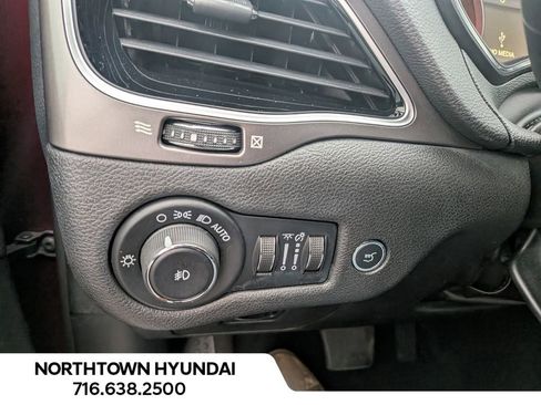 Used 2019 Jeep Cherokee Limited image 29