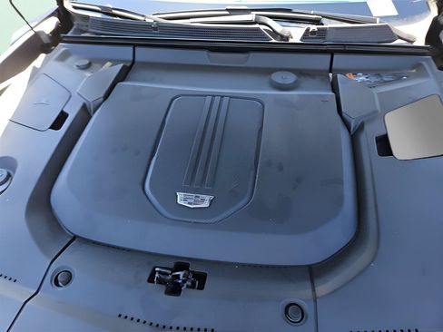 New 2024 Cadillac Lyriq Luxury RWD image 15