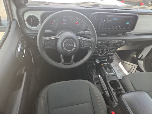 Used 2025 Jeep Wrangler Unlimited Sport AWD/4WD image 8
