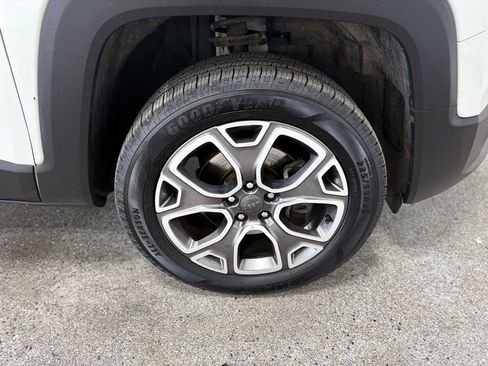 Used 2018 Jeep Renegade Limited w/ UConnect 8.4 Nav Group AWD/4WD image 27
