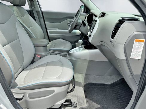 Used 2017 Kia Soul EV + w/ Sun & Fun Package FWD image 23