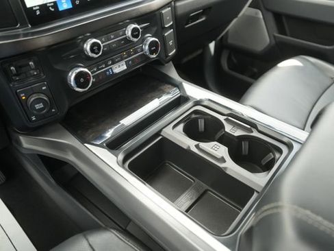 Used 2023 Ford F350 Lariat image 27