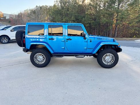 Used 2015 Jeep Wrangler Unlimited Rubicon w/ Connectivity Group image 6