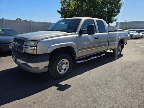 Used 2003 Chevrolet Silverado 2500 LS RWD image 1