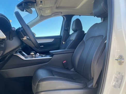 Certified 2024 MAZDA CX-90 Plug-In Hybrid w/ Preferred AWD/4WD image 7