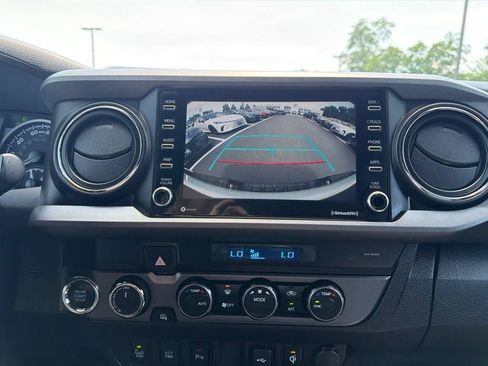 Used 2021 Toyota Tacoma TRD Off-Road w/ Technology Package AWD/4WD image 27