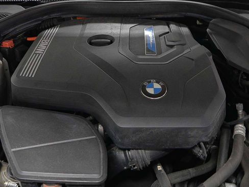 Used 2021 BMW 530e w/ M Sport Package RWD image 17