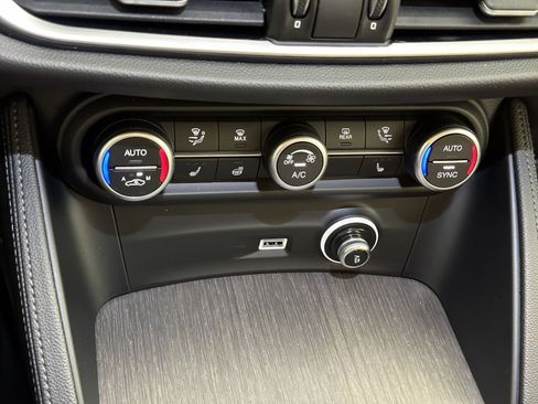 Used 2023 Alfa Romeo Stelvio Ti AWD/4WD image 21