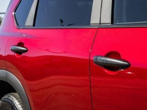 Used 2025 Nissan Rogue S image 15