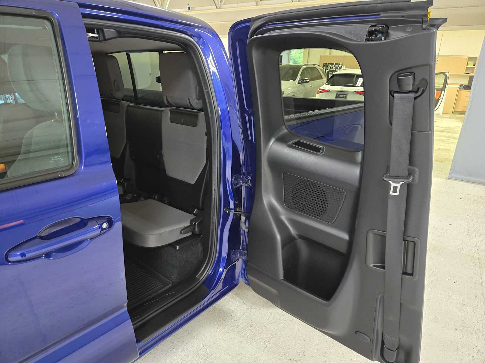 Used 2022 Toyota Tacoma SR5 AWD/4WD image 18
