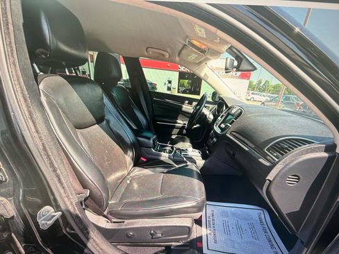 Used 2019 Chrysler 300 Limited RWD image 14