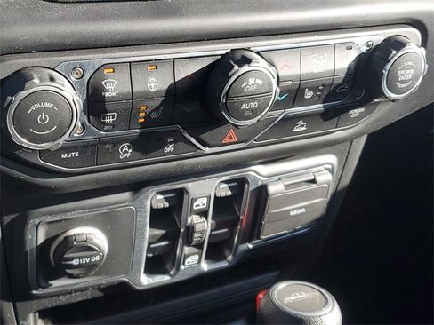 Certified 2023 Jeep Gladiator Sport image 29