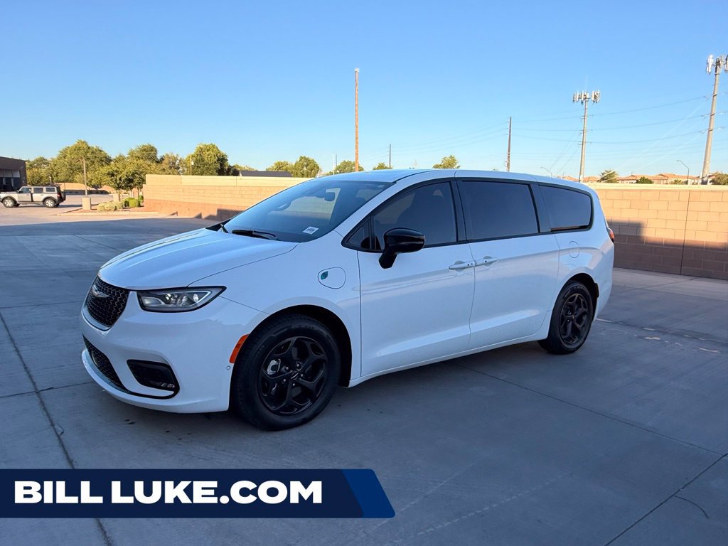 Used 2023 Chrysler Pacifica Limited w/ S Appearance Package FWD image 1