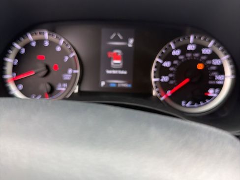 Used 2022 Toyota Highlander LE FWD image 10