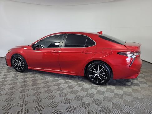 Used 2021 Toyota Camry SE FWD image 3