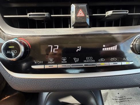 Used 2022 Toyota Corolla LE FWD image 19