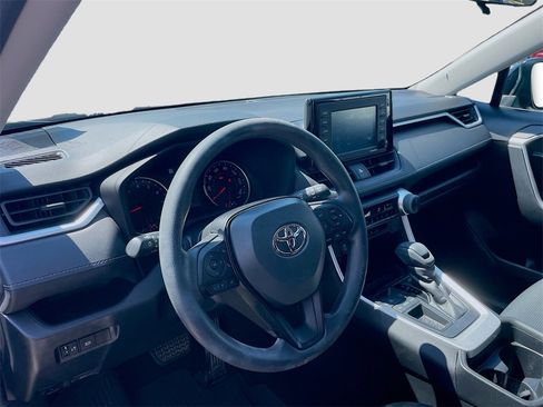Used 2021 Toyota RAV4 LE image 8