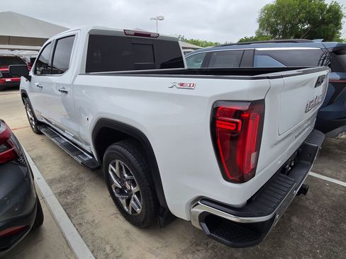 Used 2022 GMC Sierra 1500 SLT AWD/4WD image 5