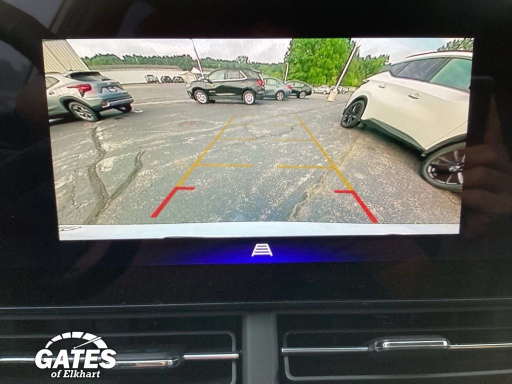 Used 2025 Chevrolet Trax LT w/ LT Convenience Package FWD image 21