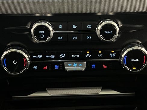 Used 2024 Ford F350 Platinum w/ FX4 Off-Road Package image 20