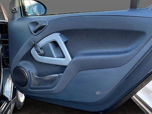 Used 2013 smart fortwo pure image 13