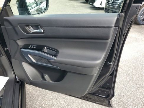 Used 2024 Nissan Pathfinder SL image 38