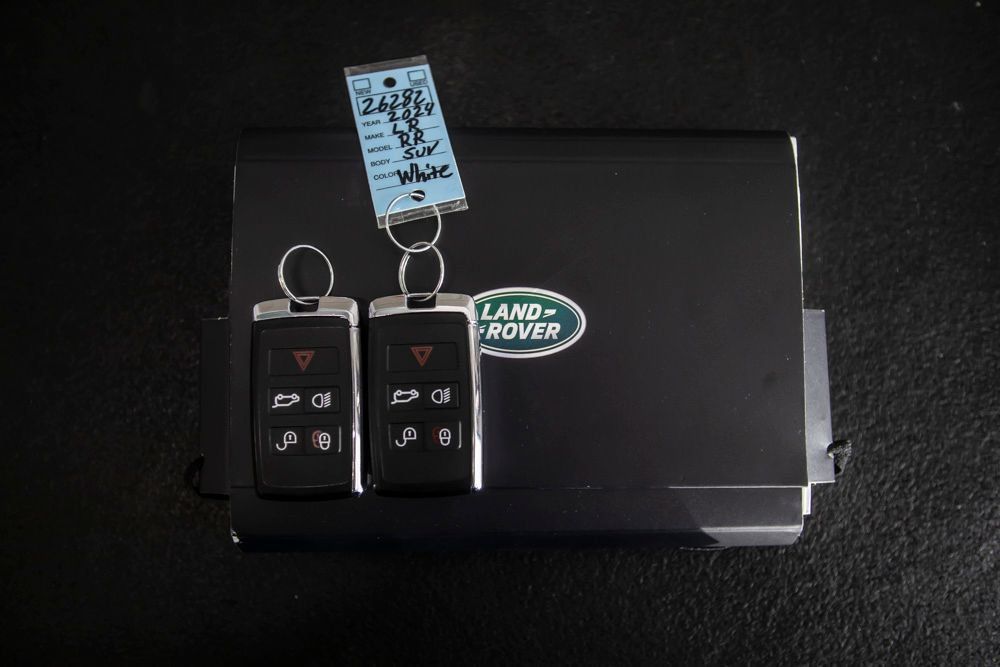 Used 2024 Land Rover Range Rover Sport SE AWD/4WD image 43