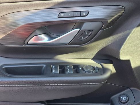 Used 2022 GMC Terrain SLT w/ Infotainment Package II image 9