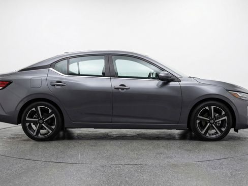 Used 2025 Nissan Sentra SV image 11