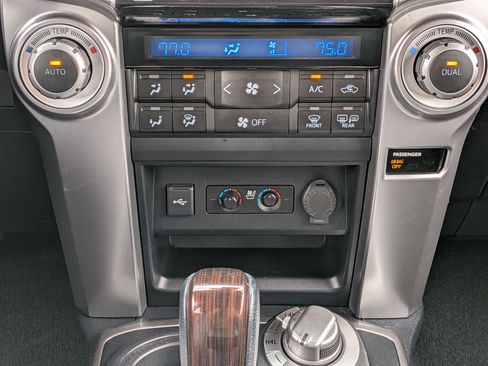 Used 2022 Toyota 4Runner Limited AWD/4WD image 31