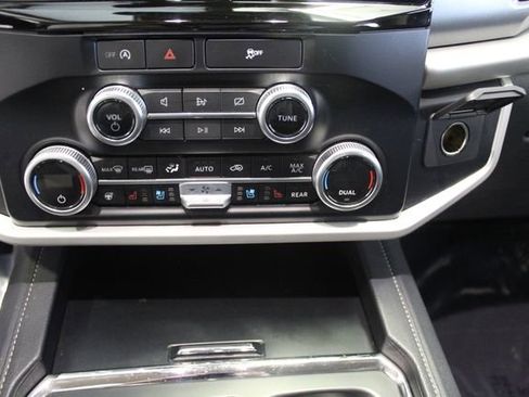 Used 2024 Ford Expedition XLT RWD image 17