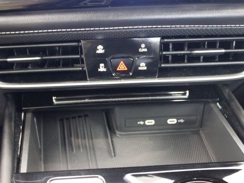 Used 2025 Volkswagen Atlas Cross Sport SE image 19