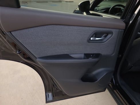 Certified 2023 Nissan Rogue SV FWD image 14