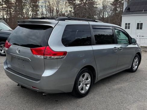 Used 2013 Toyota Sienna LE image 4