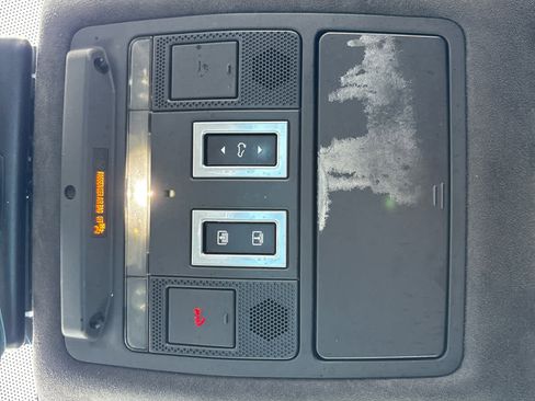 Used 2020 Jaguar F-PACE Premium image 17