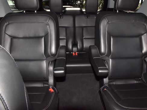 Used 2022 Ford Explorer XLT w/ Equipment Group 202A RWD image 21